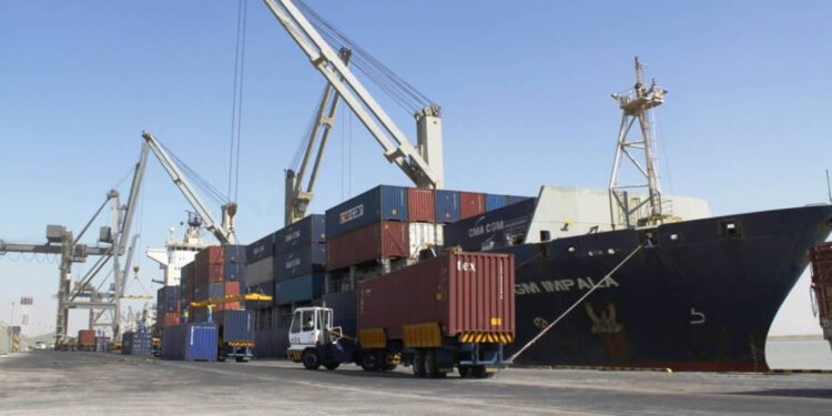 لە بەسرە بە درۆن هێرشکرایە سەر بنکەی دەریایی ئوم قەسر