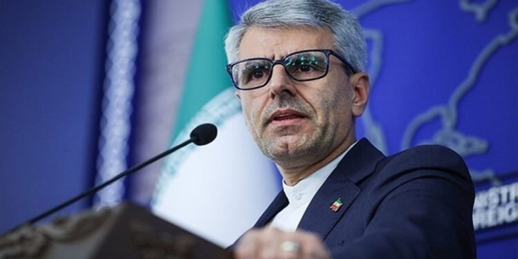 ئەمریکا خاکی وڵاتانی دراوسێ بەکار دەهێنێت و ئێمەش لە دۆخی بەرگریی رەواداین