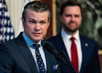 گفتوگۆکان لەگەڵ ئێران بەردەوامن، بەڵام بژاردەی هێرشی زەمینی لەسەر مێزە