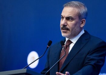 داوا لە ئێران دەکەین هێرشەکانی بۆ سەر وڵاتان رابگرێت