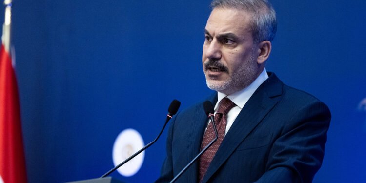 داوا لە ئێران دەکەین هێرشەکانی بۆ سەر وڵاتان رابگرێت