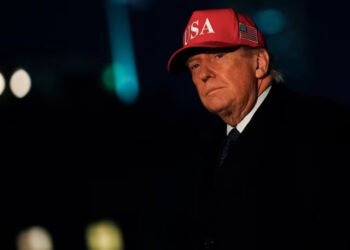 پێش دەستپێکردنی جەنگ، هۆشداریی لە مەترسی داخستنی گەرووی هورمز بە ترەمپ درابوو