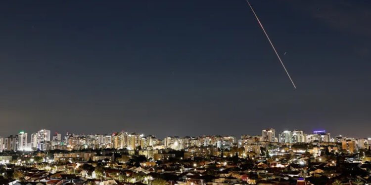 ئیسرائیل بەدەست کەمیی مووشەکی بەرگرییەوە گرفتارە و داوای هاوکاریی لە واشنتن دەکات