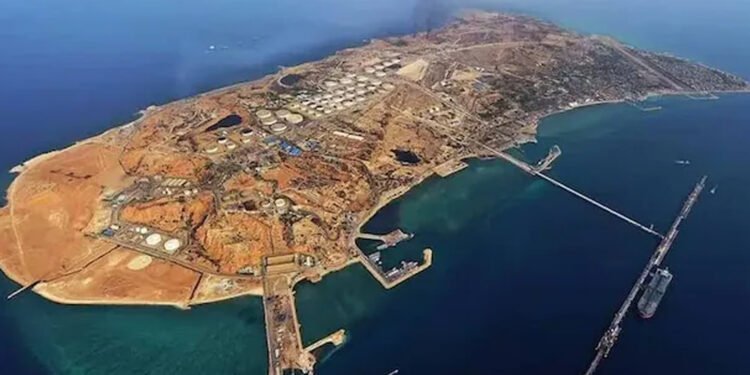 ترەمپ بیر لە ناردنی هێزی زەمینی بۆ دوورگەی خارگ دەکاتەوە