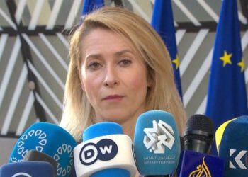 کار دەکەین بۆ پاراستنی گەرووی هورمز و دابەزاندنی نرخی نەوت