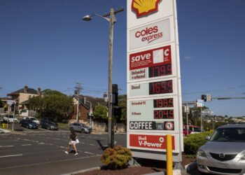 داخستنی گەرووی هورمز قەیرانی بەنزینی لە ئوسترالیا دروست کردووە