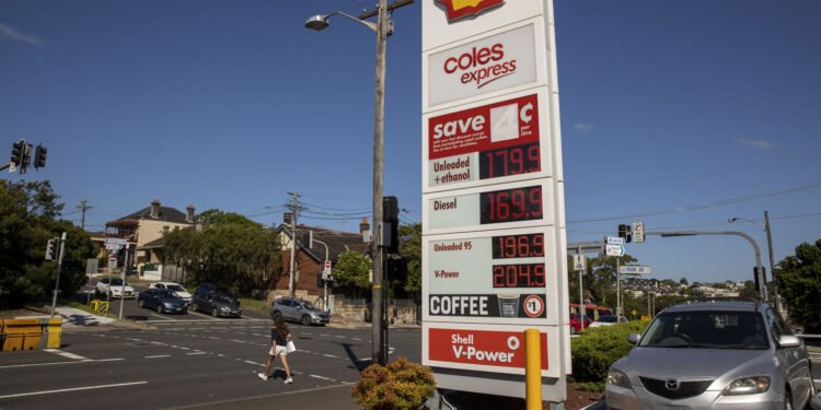 داخستنی گەرووی هورمز قەیرانی بەنزینی لە ئوسترالیا دروست کردووە