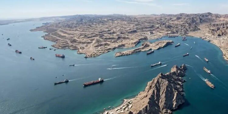 گەرووی هورمز بەتەواوی دانەخراوە و بەمەرج کراوەیە