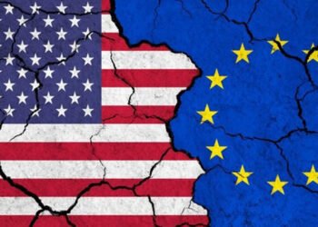 کەشتی جەنگی نانێرین بۆ گەرووی هورمز چونکە شەڕی ئێمە نییە