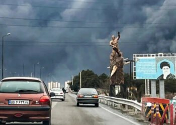 لە ترسی بۆردومان تاران چۆڵ دەکرێت