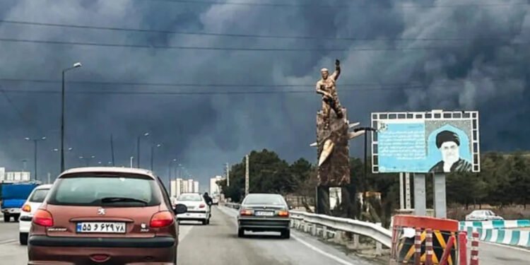 لە ترسی بۆردومان تاران چۆڵ دەکرێت