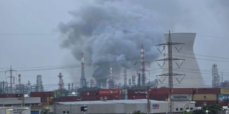 مووشەکەکانی ئێران پاڵاوگەیەکی نەوتیان لە ئیسرائیل پێکا