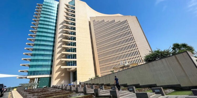 لە کوێت بەهۆی هێرشی درۆنەوە ئاگر لە پاڵاوگەیەکی نەوت کەوتەوە