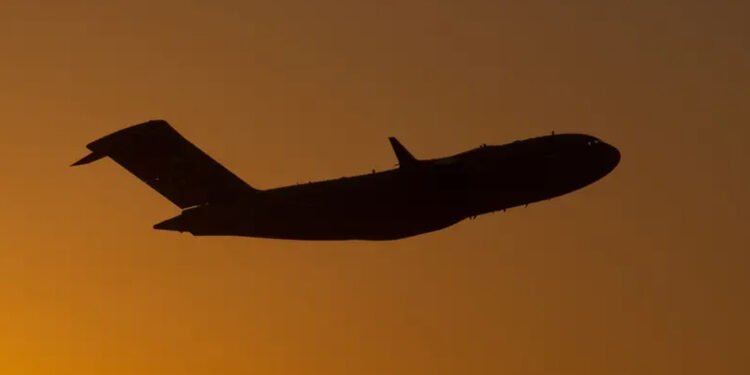 ئەمریکا هێرشە سەربازییەکانی لە گەرووی هورمز چڕتر دەکاتەوە