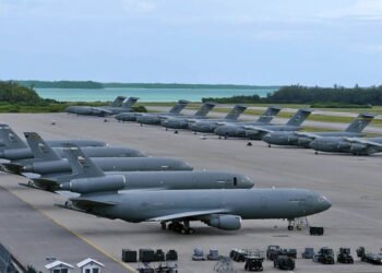 ئێران دوو مووشەکی  ئاراستەی بنکە “دیێگۆ گارسیا” کرد