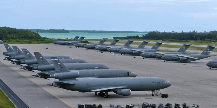 ئێران دوو مووشەکی  ئاراستەی بنکە “دیێگۆ گارسیا” کرد