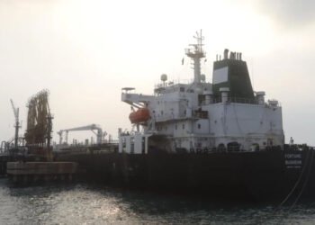 واشنتن رێگەی دا بە فرۆشتنی 140ملیۆن بەرمیل نەوتی ئێران بۆ کۆنترۆڵکردنی نرخەکان