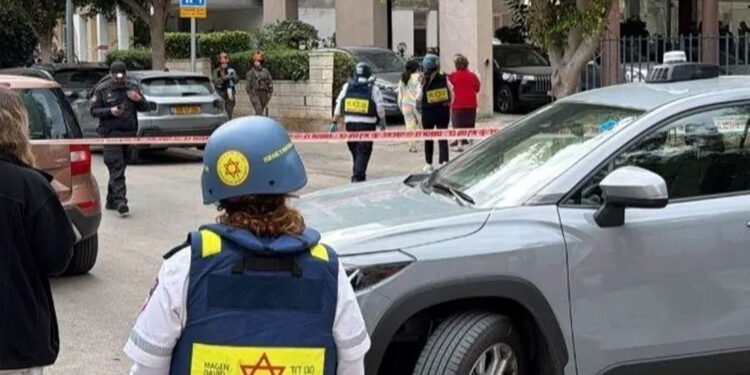 بەهۆی هێرشی مووشەکی ئێران چەند کەسێک لە تەلئەڤیڤ برینداربوون