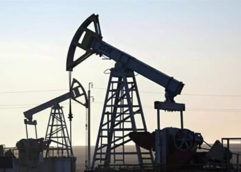 نرخی نەوت ناجێگیرە و بازاڕەکان چاوەڕوانی ئایندەی گرژییەکانی ئەمریکا و ئێرانن