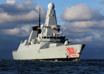 بەریتانیا کەشتییەکی جەنگی رەوانەی دەریای ناوەڕاست کرد