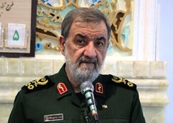 دەست بۆ ژێرخانەکانی ئێران ببەن، لە کەنداو دەتانخنکێنین