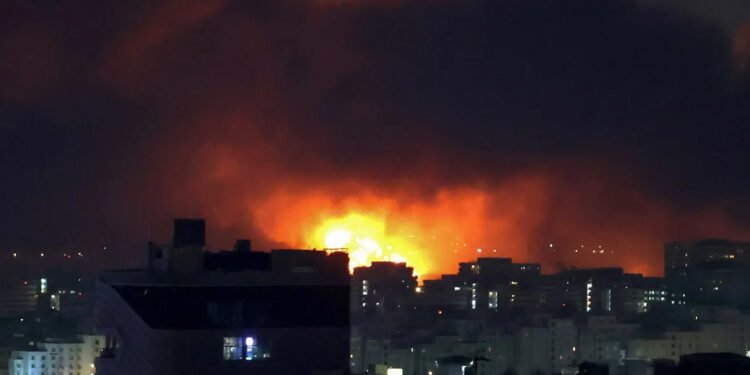 واشنتن داواکارییەکانی تاران بەگاڵتەجاڕ ناو دەبات