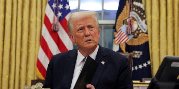 دانوستانکارانی ئێران لە ترسی گەلەکەیان بە نهێنی گفتوگۆ دەکەن