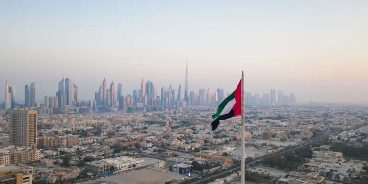 لە هێرشێکی مووشەکی و درۆنیدا 10 سەربازمان بریندار بوون