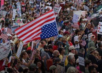زیاتر لە 60٪ـی ئەمریکییەکان دژی جەنگن بەرانبەر ئێران