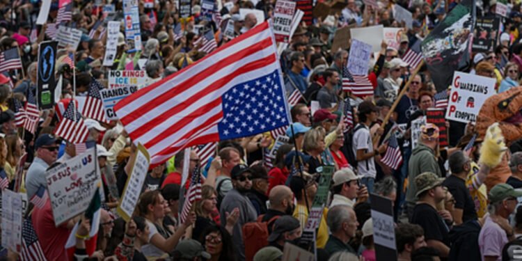 زیاتر لە 60٪ـی ئەمریکییەکان دژی جەنگن بەرانبەر ئێران