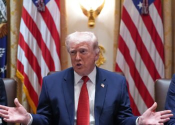 ترەمپ وادەی نوێ بۆ کردنەوەی گەرووی هورمز دیاری دەکات