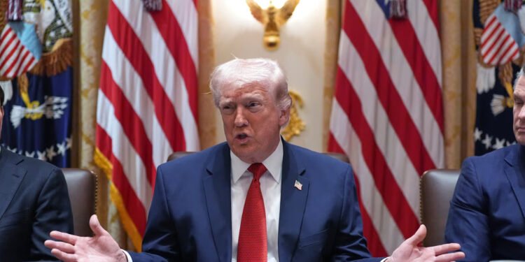 ترەمپ وادەی نوێ بۆ کردنەوەی گەرووی هورمز دیاری دەکات