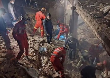 لە هێرشەكەی سەر شاری قوم شەش كەس كوژراون