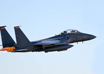 هێزی ئاسمانیی ئەمریکا و ئیسرائیل پیشەسازی ئاسنی ئێرانیان کردە ئامانج