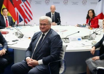 جەخت لە ئازادیی گەشتی دەریایی لە گەرووی هورمز دەکەینەوە