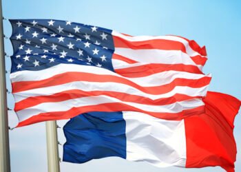 فەرەنسا و ئەمریکا لە لەناوبردنی توانای مووشەکیی ئێران و پاراستنی گەرووی هورمز هاوڕان