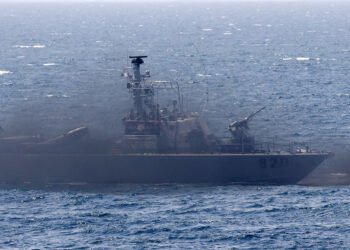 6 کەشتیی جەنگیی ئەمریکامان لە بەندەری شیوخ تێکشکاندووە