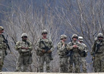 ترەمپ بژاردەی سەربازیی زەمینی بۆ کاتی شکستی گفتوگۆکان ئامادە دەکات