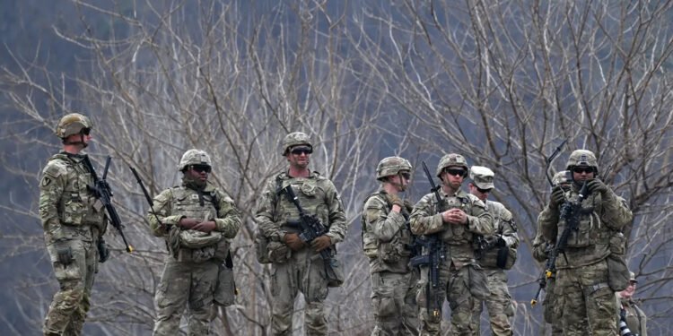 ترەمپ بژاردەی سەربازیی زەمینی بۆ کاتی شکستی گفتوگۆکان ئامادە دەکات