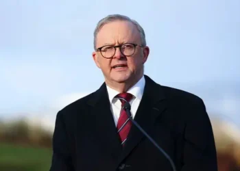 بەهۆی جەنگەوە، باجی سەر تێکردنی بەنزین کەم دەکەینەوە