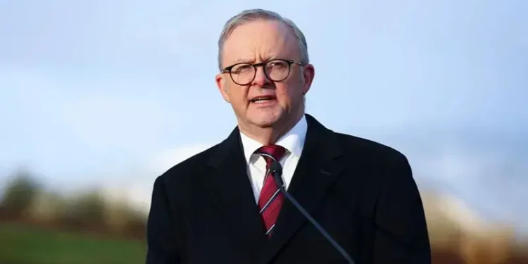 بەهۆی جەنگەوە، باجی سەر تێکردنی بەنزین کەم دەکەینەوە