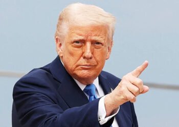 ئێران رێککەوتن نەکات، وێستگەی کارەبا و بیرە نەوتەکانیان لەناو دەبەین