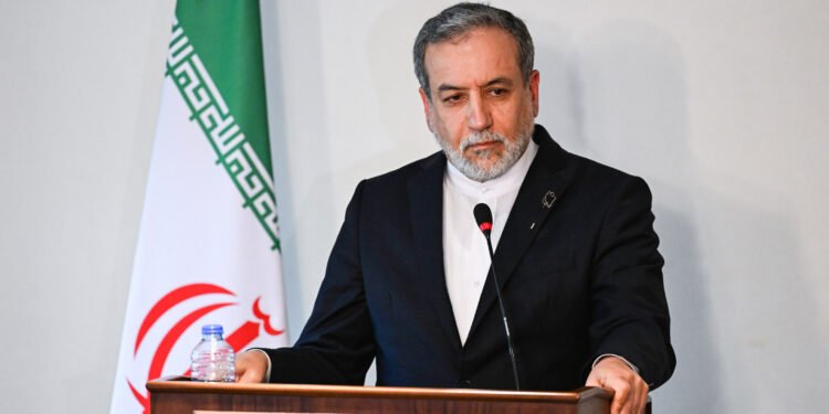 گەرووی هورمز بەڕووی ئەو کەشتییانەدا دادەخرێت کە هاوکاریی هێرشەکان بۆ سەر ئێران دەکەن