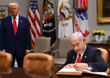 چارەسەری سەربازی بۆ گەرووی هورمز ئامادەیە و ئێران دەپاڕێتەوە بۆ رێککەوتن