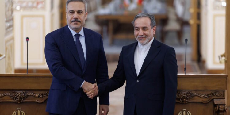 پابەندی بنەماکانی دراوسێیەتیی باش و پاراستنی یەکپارچەیی خاکی تورکیاین