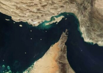 فەرماندەیەکی دەریایی ئێران: ئەگەر ئەمریکا دەوێرێت…