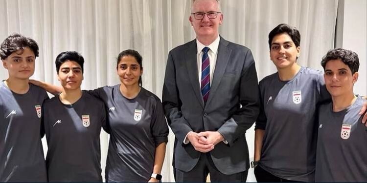 پێنجەم یاریزانی کچانی ئێران لە بڕیاری مانەوە لە…