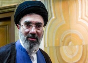 موجتەبا خامنەیی دەڵێت ئەو بەرپرس و فەرماندانە…