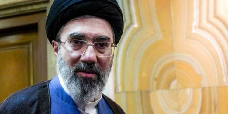 موجتەبا خامنەیی دەڵێت ئەو بەرپرس و فەرماندانە…