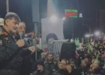 پۆلیسی ئێران داوا لە خەڵك دەکات مەیدانەکان چۆڵ…